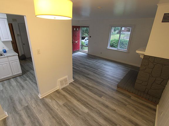 4th image of 2437 Shannon Ave