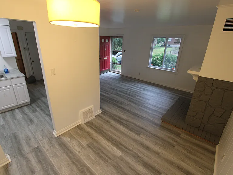 2437 Shannon Ave — Photo 4