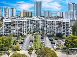 1000 Parkview Dr APT 701, Hallandale, FL 33009