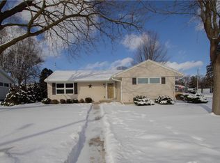 26 Park View Ln, Watertown, WI 53094