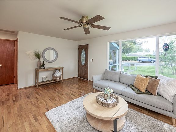4th image of 702 173rd Street S