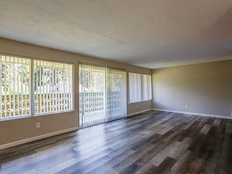 Sierra Terrace — Photo 16
