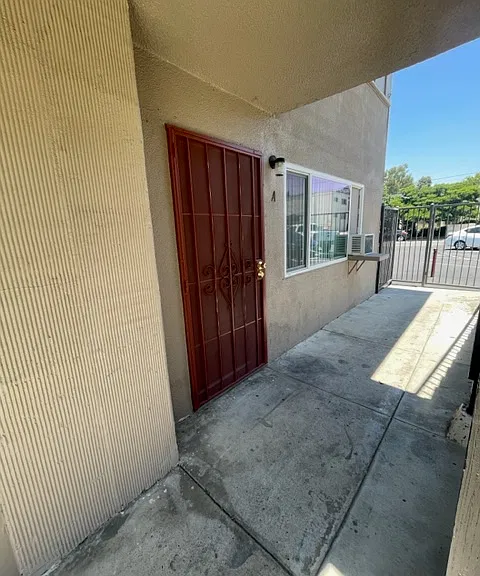 Lisa Manor — Photo 16