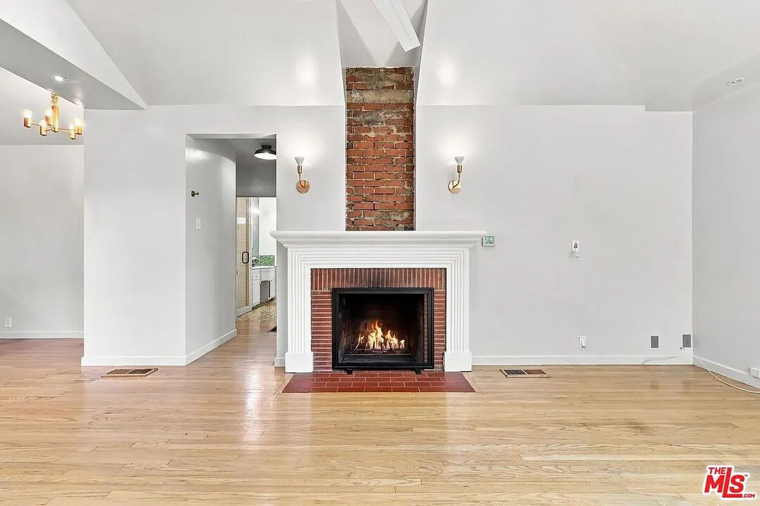 2 bed, 2.0 bath, 1120 sqft, $4,750 — Photo 4