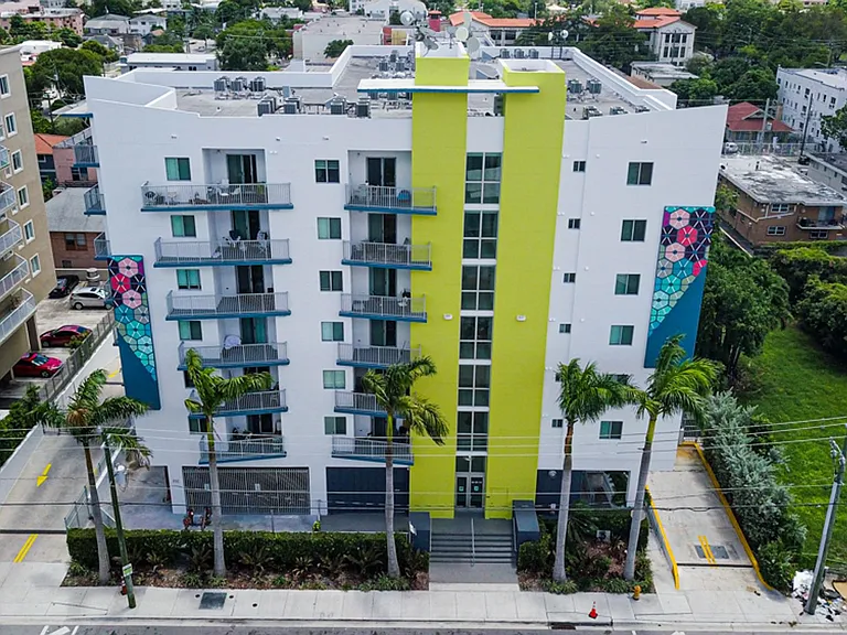 Vista del Rio Apartments — Photo 2