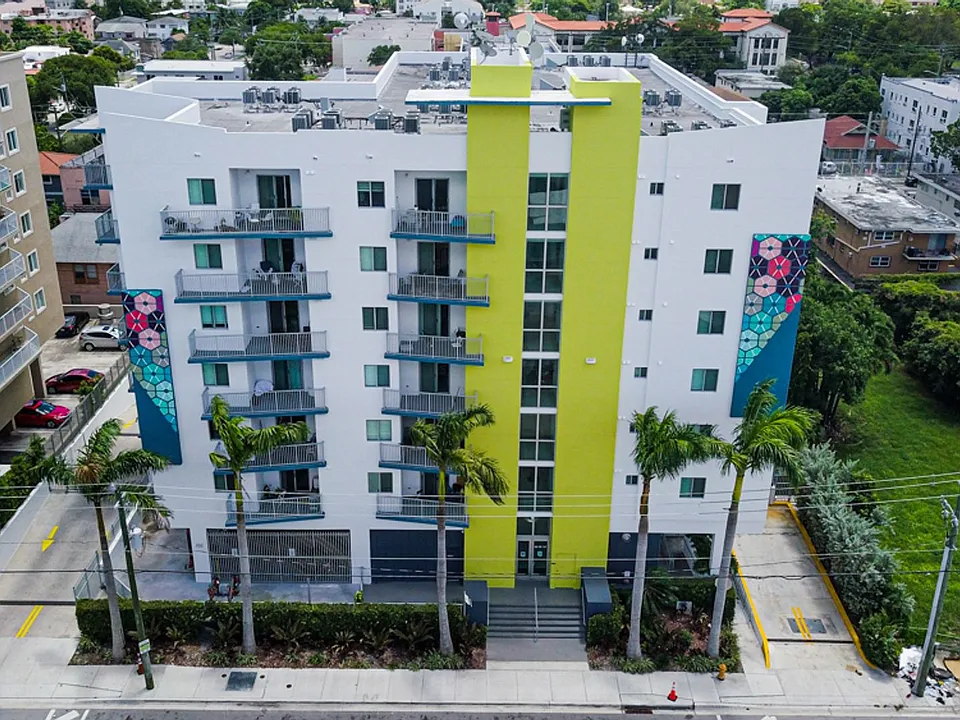 Vista del Rio Apartments