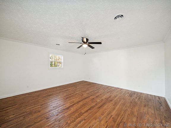 3rd image of 21 N Indianola St