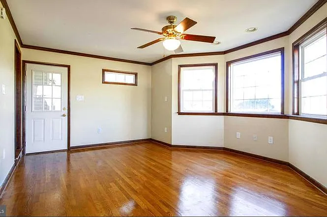 12915 Edelen Rd — Photo 16