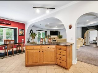 1422 Grove Point Rd, Wilmington, NC 28409