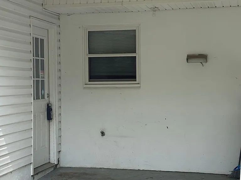 1638 Keeble St — Photo 33