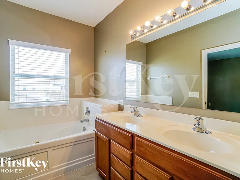 5643 Holly River Ave — Photo 10