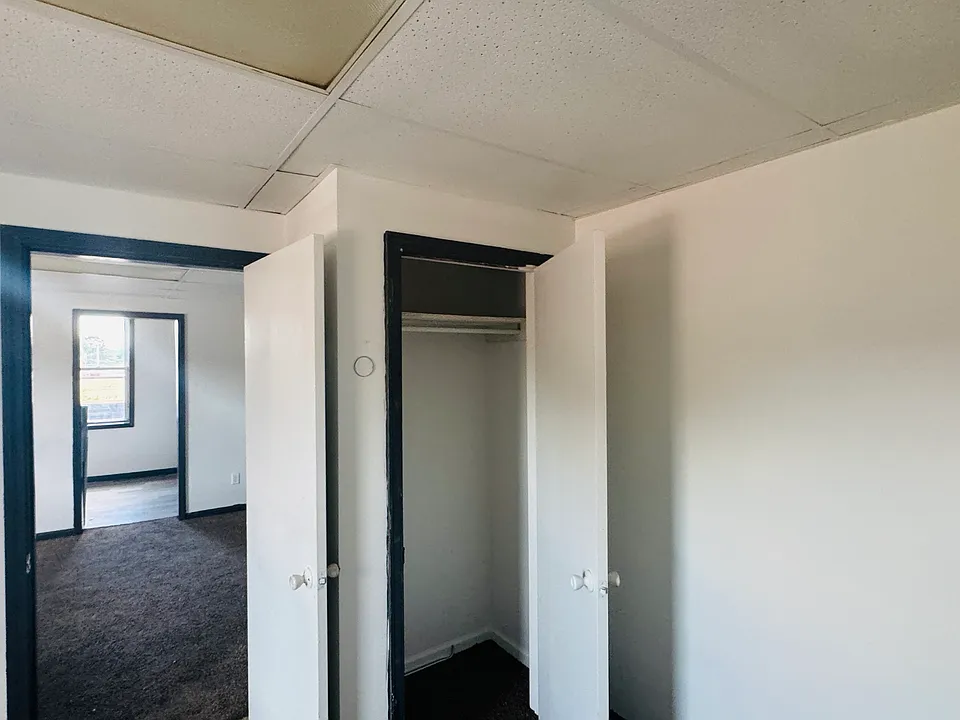 247 1/2 W Main St #5