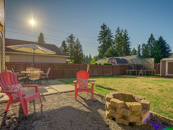 Large backyard! shed+firepit