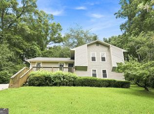 949 Falconcrest Dr, Lawrenceville, GA 30043
