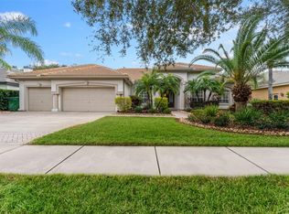 9901 Tree Tops Lake Rd, Tampa, FL 33626