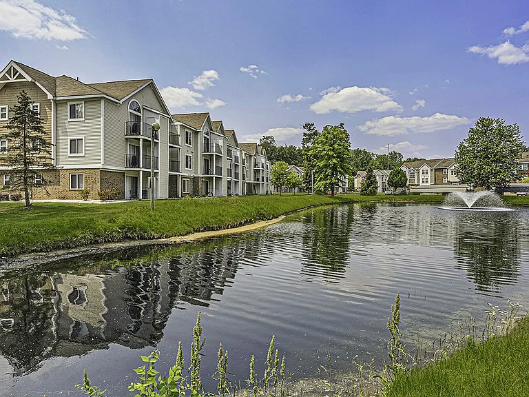 Orchard Lakes Apartments — Photo 33