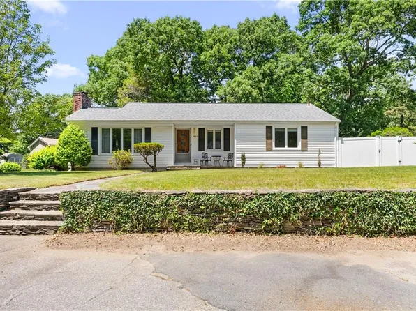 417 Squantum Dr, Warwick, RI 02888