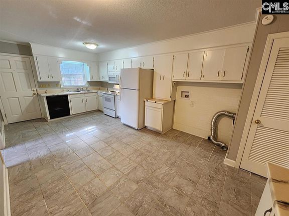 3rd image of 321 Kilbourne Rd #2
