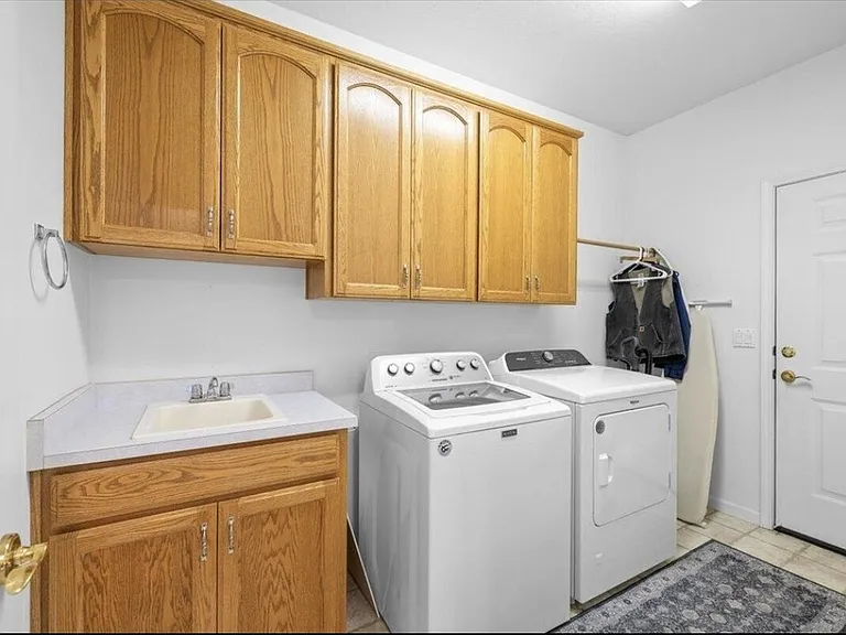 747 Eastridge Dr — Photo 15