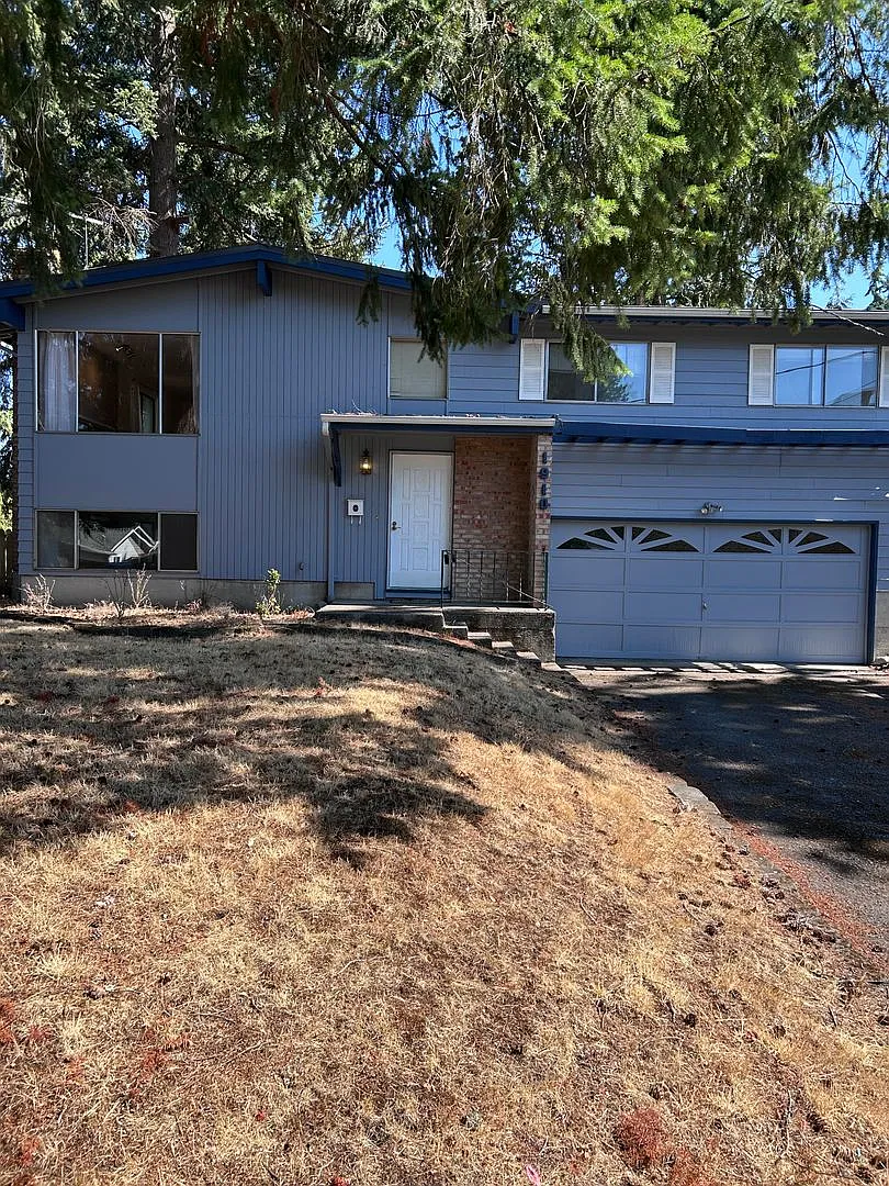 Comfortable Auburn Home with Open Living Space — Photo 1