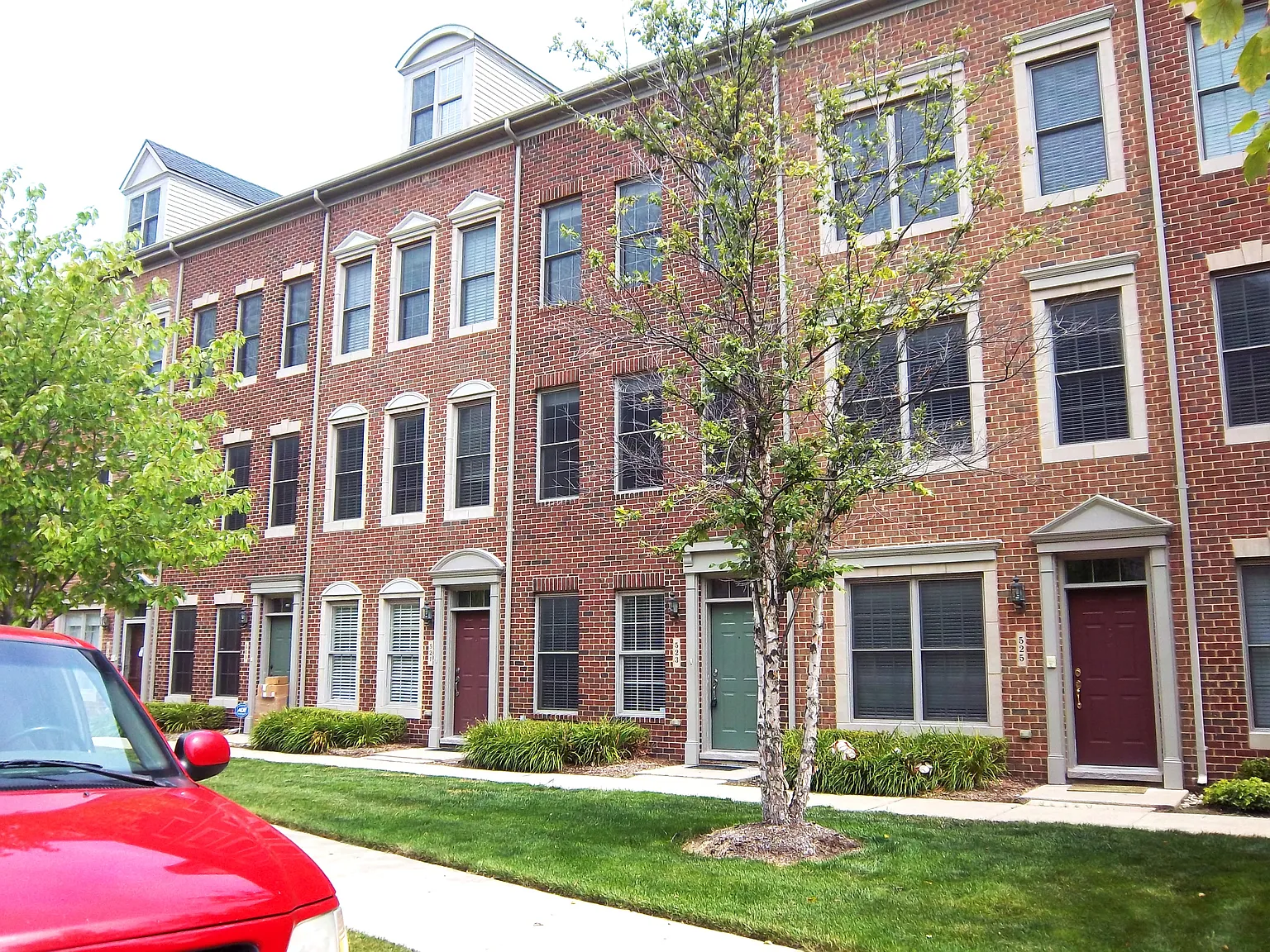 2 bed, 2.5 bath, 1966 sqft, $3,600 — Photo 1