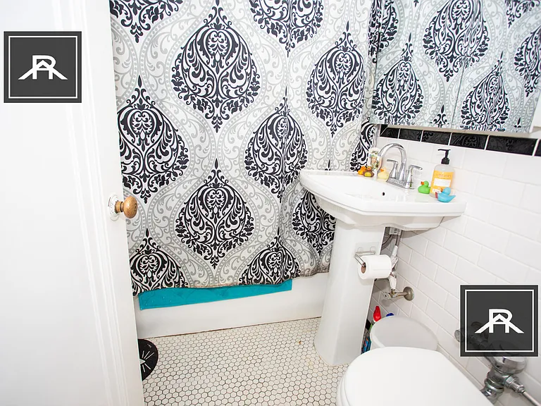1949 Commonwealth Ave #6 — Photo 3