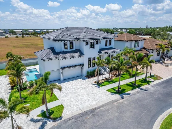 517 Treviso Dr, Apollo Beach, FL 33572