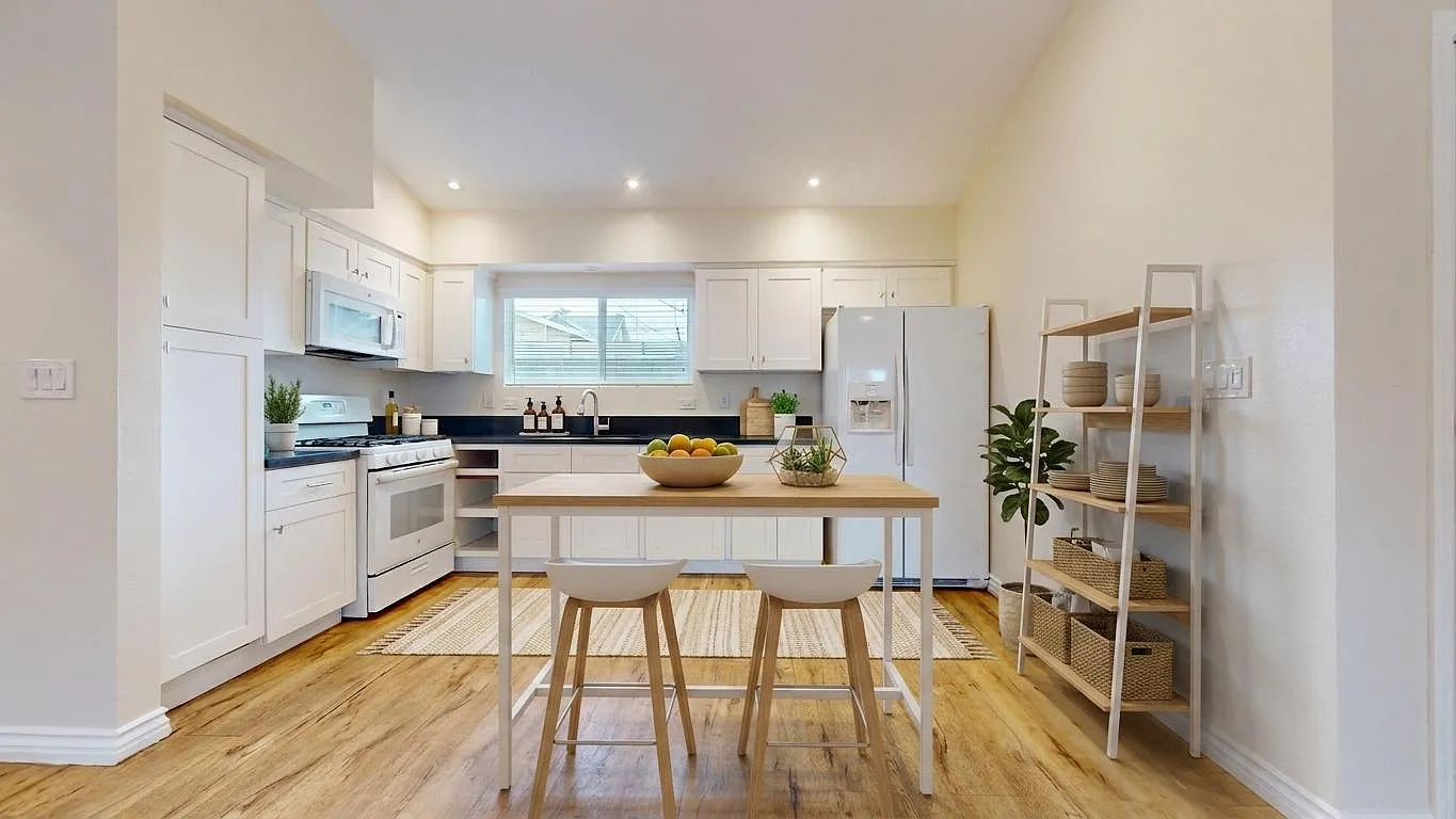2 bed, 800 sqft, $2,499 — Photo 1