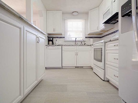 3rd image of 24 Auburn Ave
