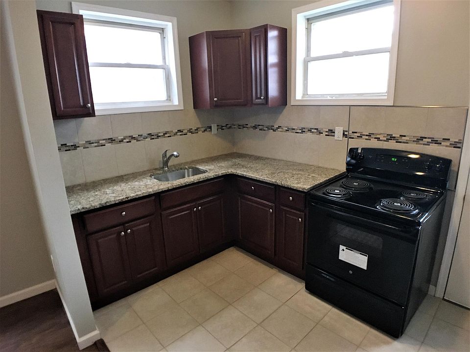 1st image of 5820 Lansdowne Ave #1