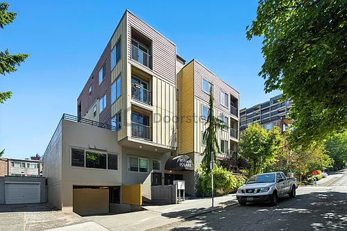 601 Summit Ave E #401 Photo 1