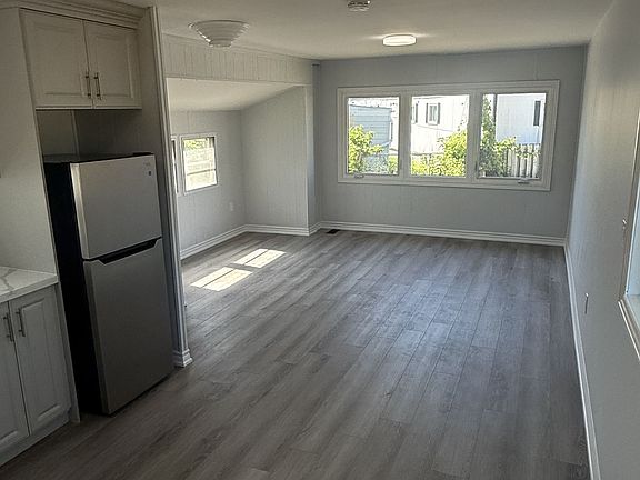 4th image of 1037 Arthur St #22