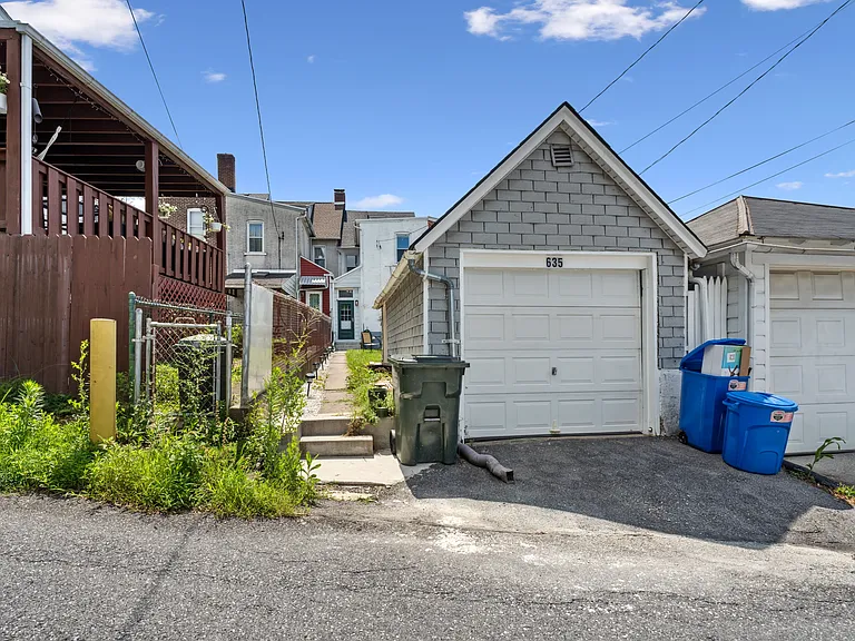 One car Garage, Rear Alley
