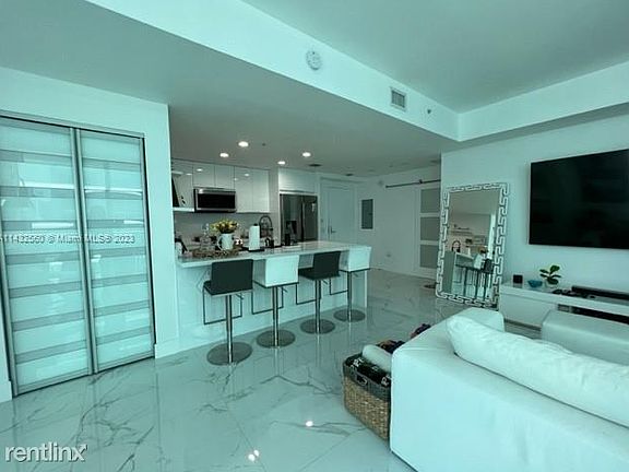 5th image of 300 S Biscayne Blvd #T-3502