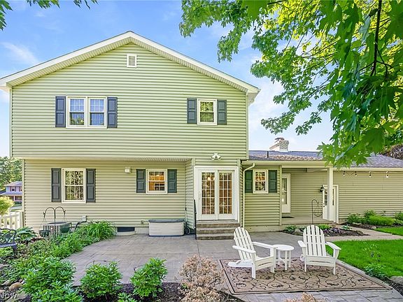 3rd image of 1112 Ledgebrook Dr