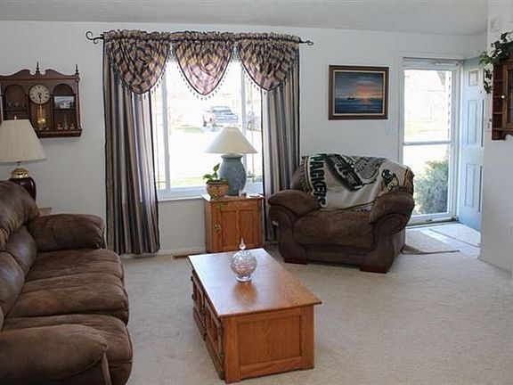 2nd image of 8347 Tamarack Dr