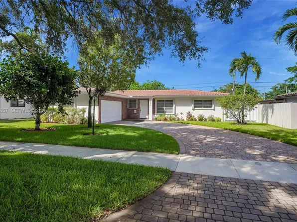 14375 Lake Candlewood Ct, Miami Lakes, FL 33014