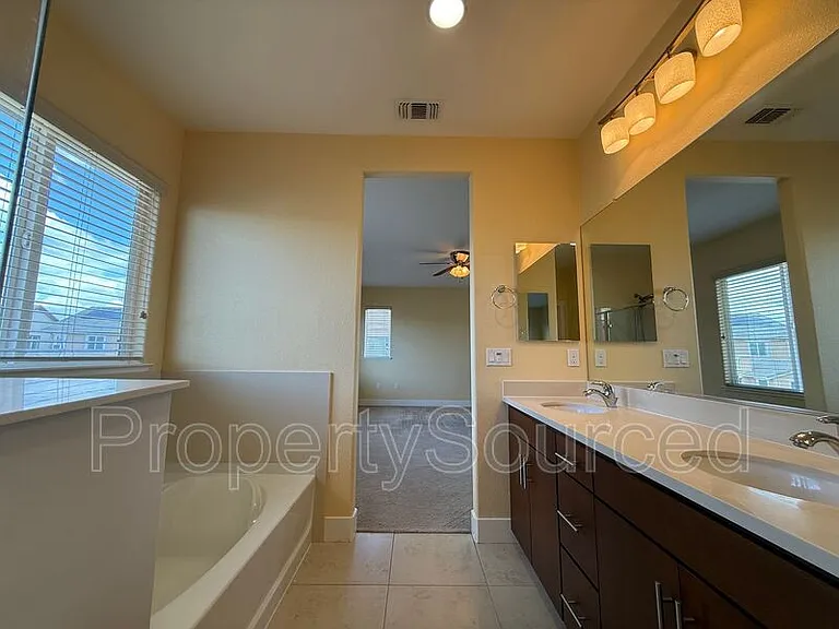 18517 Admiral Way — Photo 30