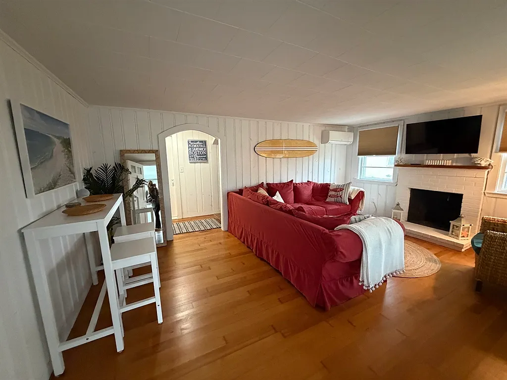 2 bed, 1.0 bath, 720 sqft, $2,600 — Photo 2