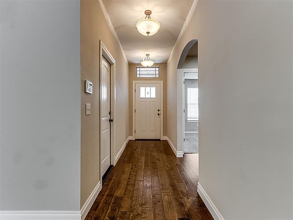 5th image of 320 Golden Leaf Ct