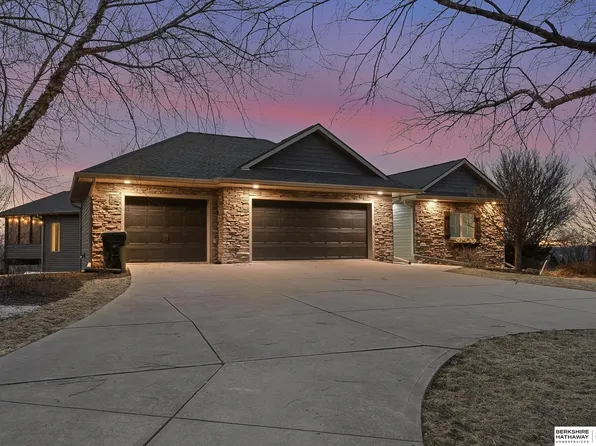 853 Skyline Dr, Blair, NE 68008