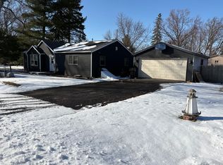 7118 Seminole Dr, Wonder Lake, IL 60097