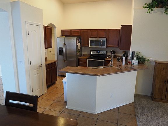 4th image of 8222 W Behrend Dr
