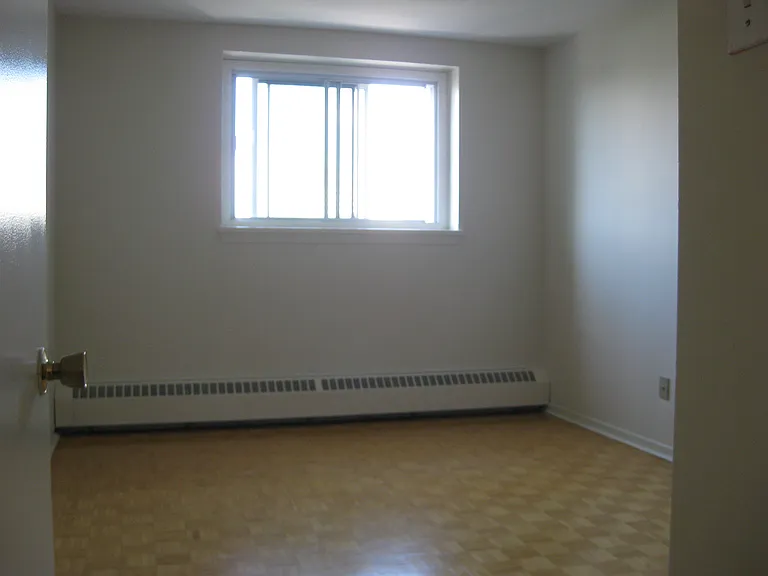 27 Henderson Ave — Photo 20