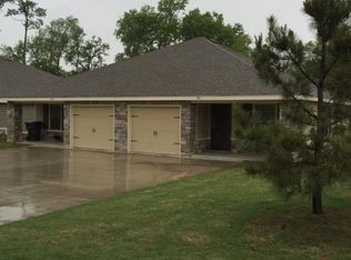 702 Park Crest Ct, Claremore, OK 74017