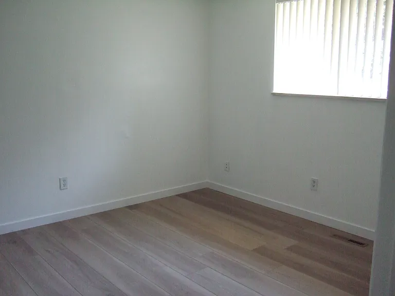 823 Welch St — Photo 9