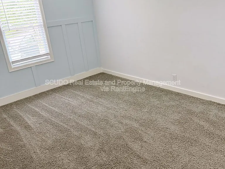746 Locust Ave — Photo 8
