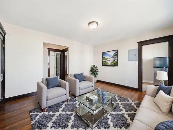 41 Richardson Ave, Wakefield, MA