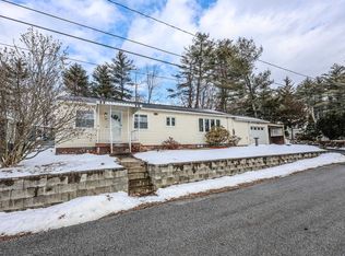29 Crescent Ln, Manchester, NH 03109