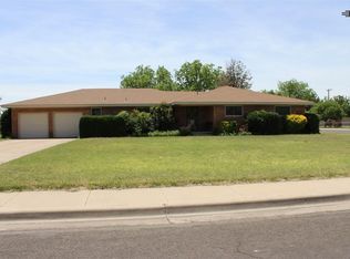 1301 E Cimarron Rd, Hobbs, NM 88240